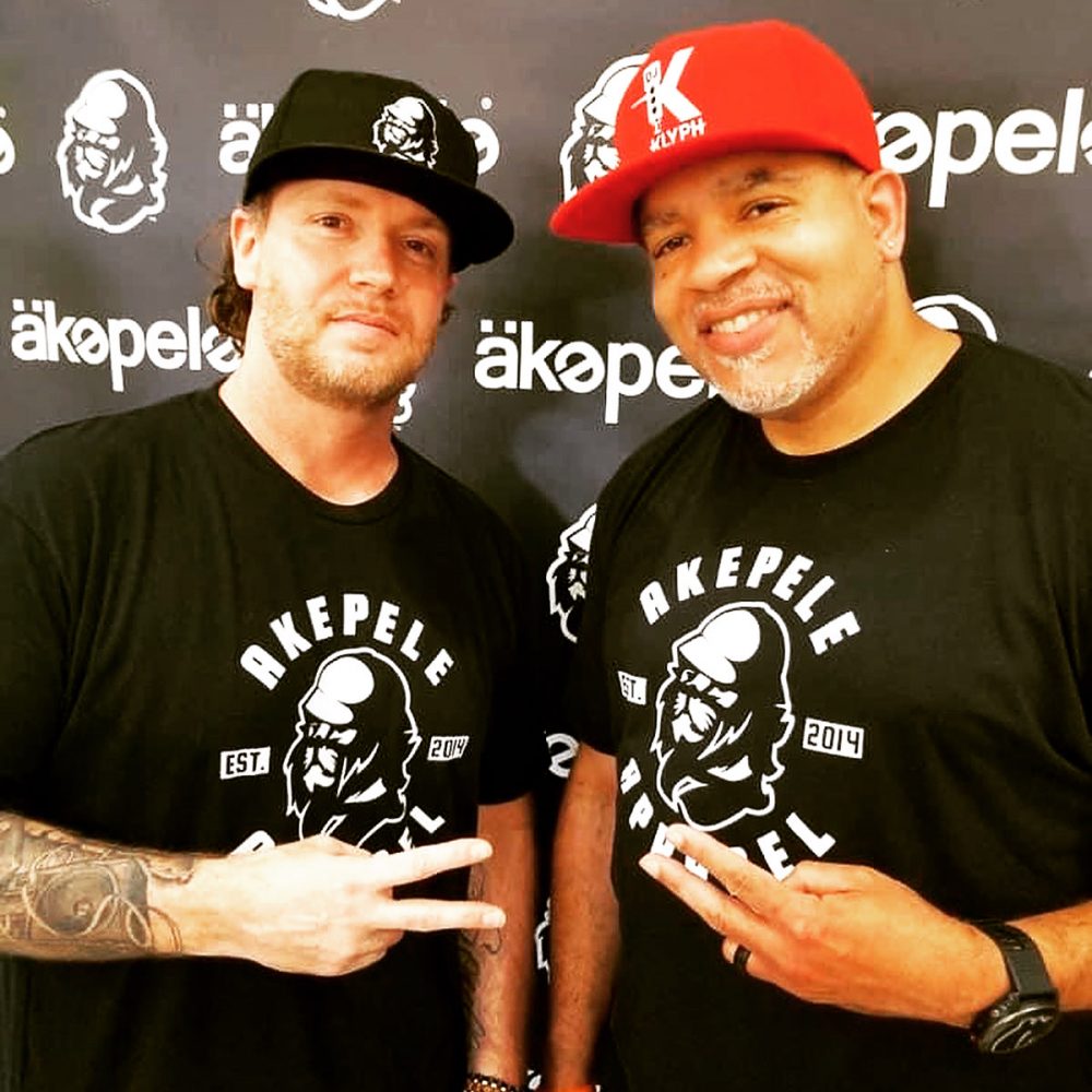 DJ Renz & DJ Klyph Pop-up 2021 Rocking classic Akepele Emblem Tee