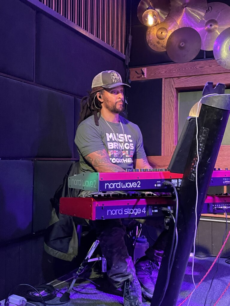Nick Rolfe_Soulful Sundays - Music Unity Tee
